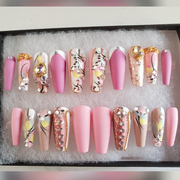 Luxurious press-on Nails - Picture 12 of 16